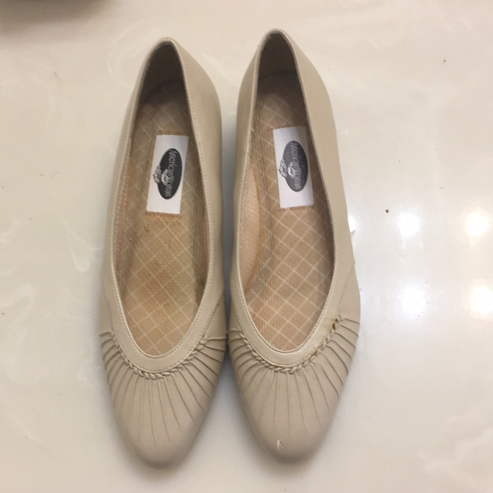 NWT Vintage American Woman Heels